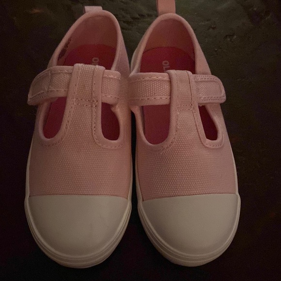 Toddler size 7 shoes 💗💗👟 - Picture 4 of 8